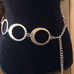 DRESS IT UP STATEMENT PIECE!  LaDiEs Silver Belt!